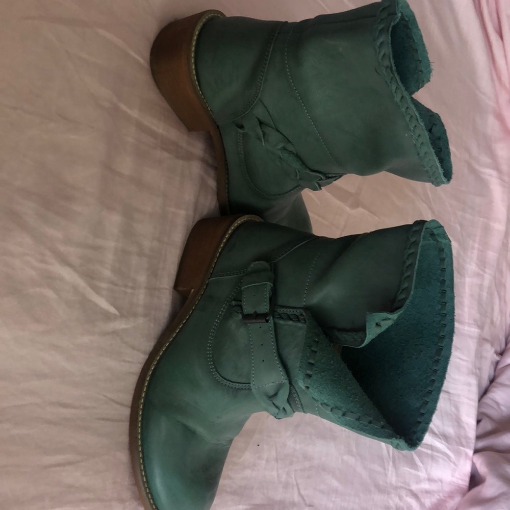 Musse & Cloud size 6 teal boots.